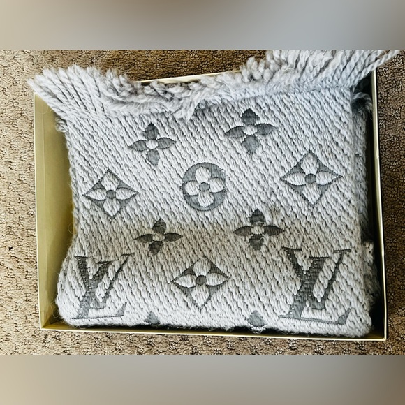 Louis Vuitton Logomania Wool Scarf, Light & Dark Gray Combination - Picture 2 of 12